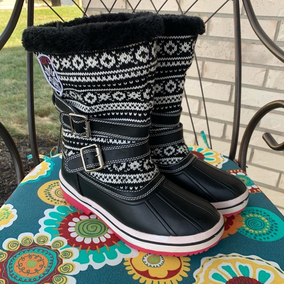 Roxy Shoes - LIKE NEW! ROXY Just Chillin’ Women’s Winter Snow Boots Black & White Knit ~ Sz 8